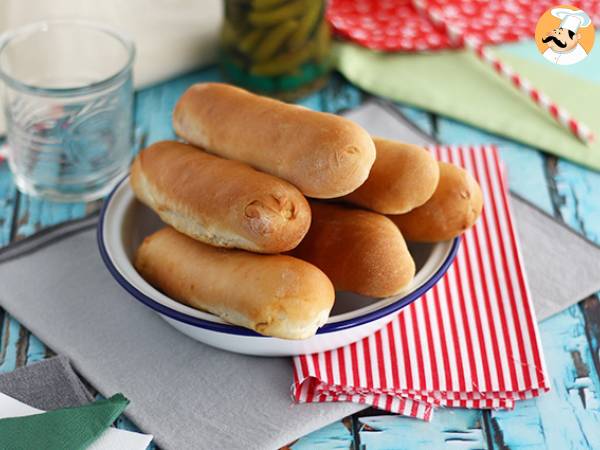 Cachorro-quente assado com massa de pão (hot dog sírio) ou