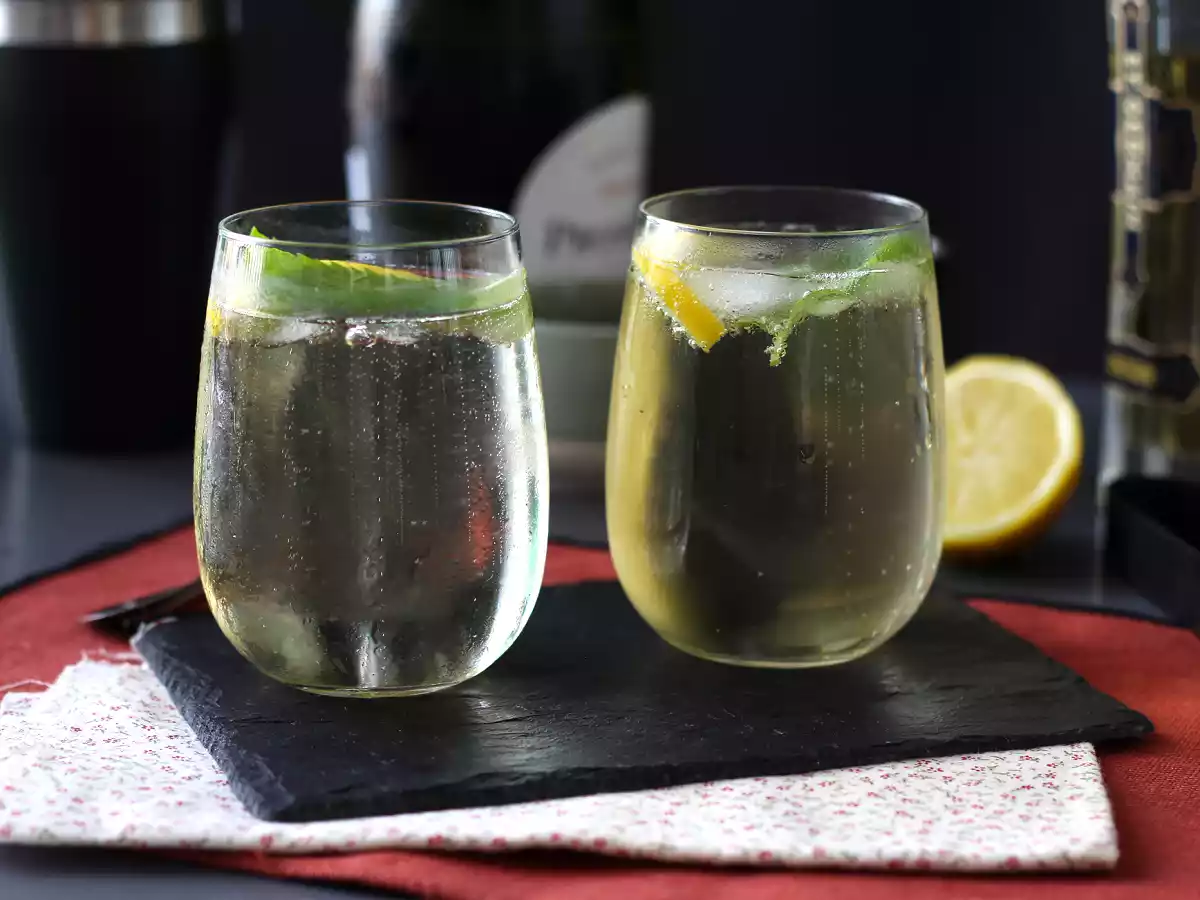 Spritz St-Germain, feito com licor de flor de sabugueiro