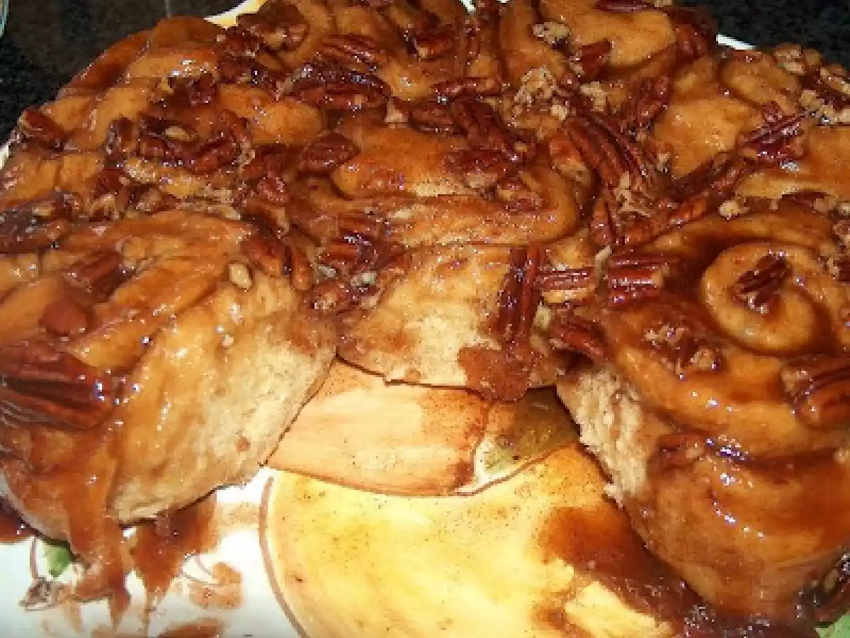 STICKY PECAN CARAMEL ROLLS / CARACÓIS DE CANELA, CARAMELO E NOZES PECÃS - foto 10