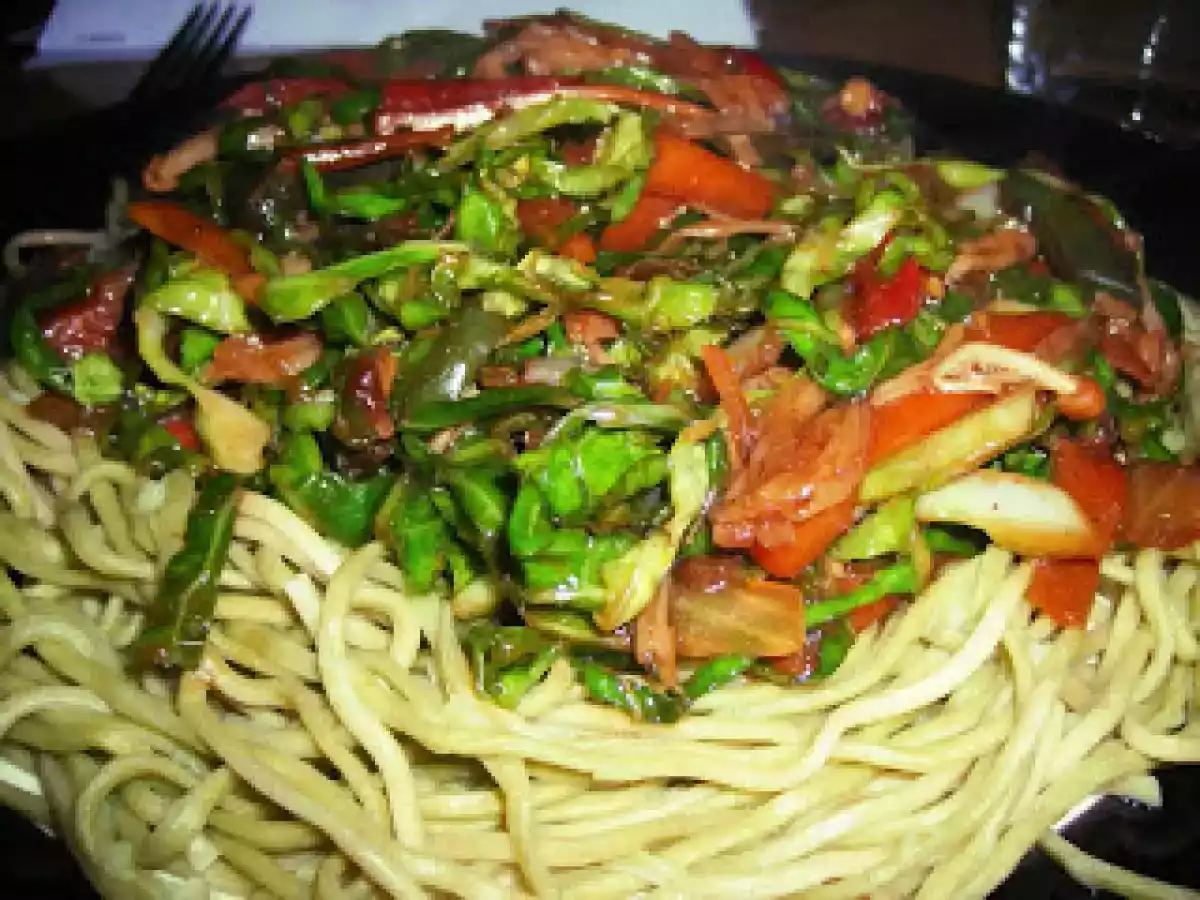 Stir-Fry de Couve e Cogumelos Enoki
