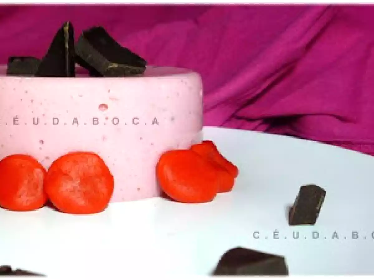 Strawberry and yogurt mini-puddings | Mini-pudins de morango e iogurte (vegan)