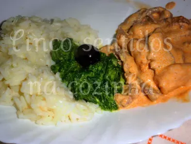 Strogonoff de frango com camarão, espinafres cremosos e arroz de manteiga - foto 3