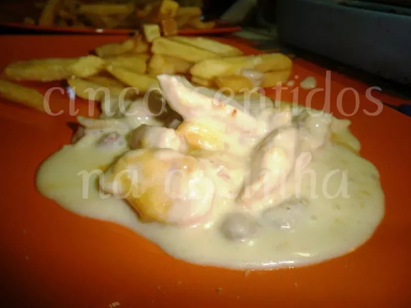 Strogonoff de frango com queijo no forno - foto 2