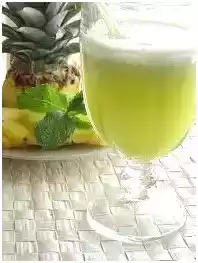 Suco de abacaxi com couve
