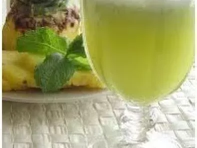Suco de Abacaxi com Couve