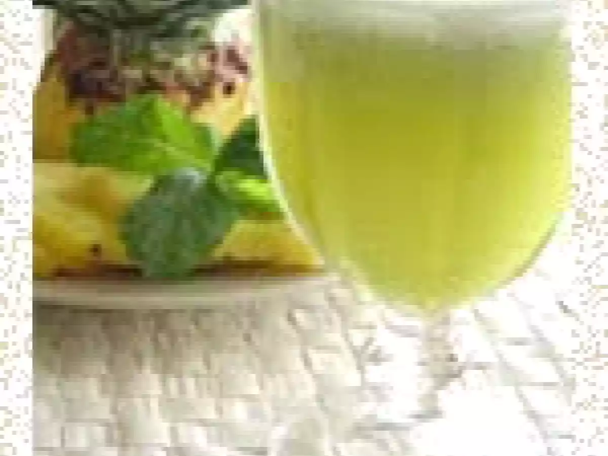 Suco de Abacaxi com Hortelã e Gengibre