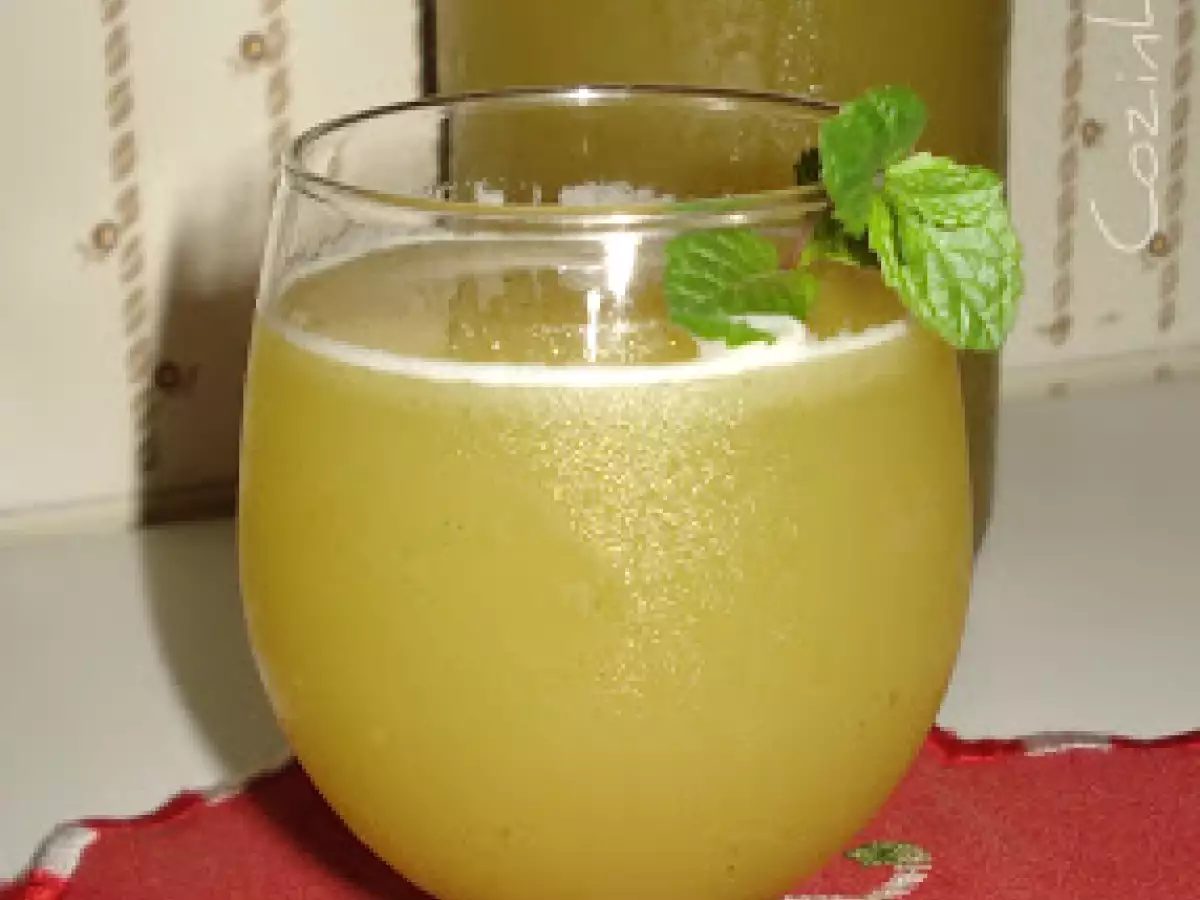 Suco de casca do abacaxi com hortelã - foto 2