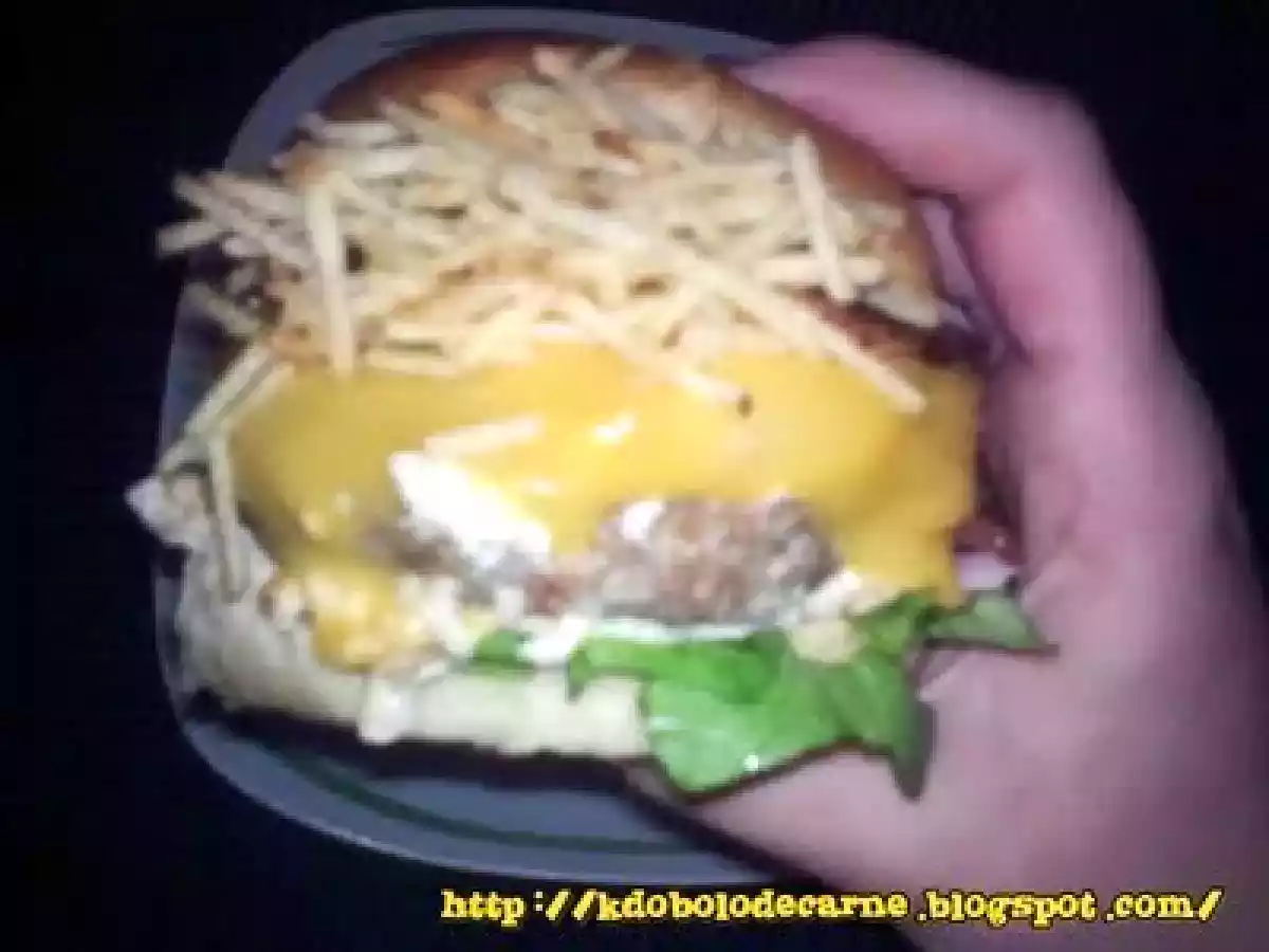 Super Eggsplosion com hambúrguer caseiro e batatas crocantes igual a do Mc Donalds!