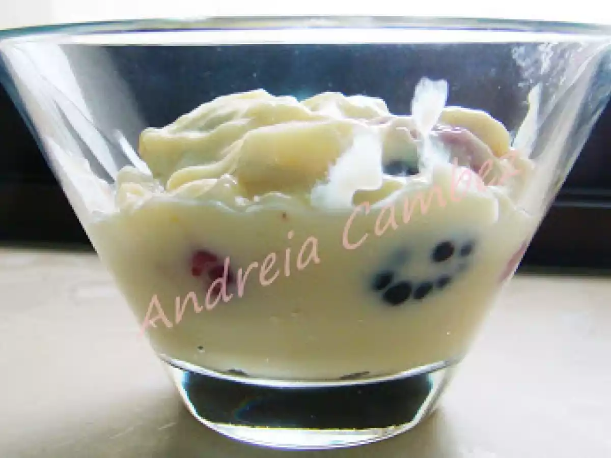 Taça de Frutos Silvestres com Creme Inglês