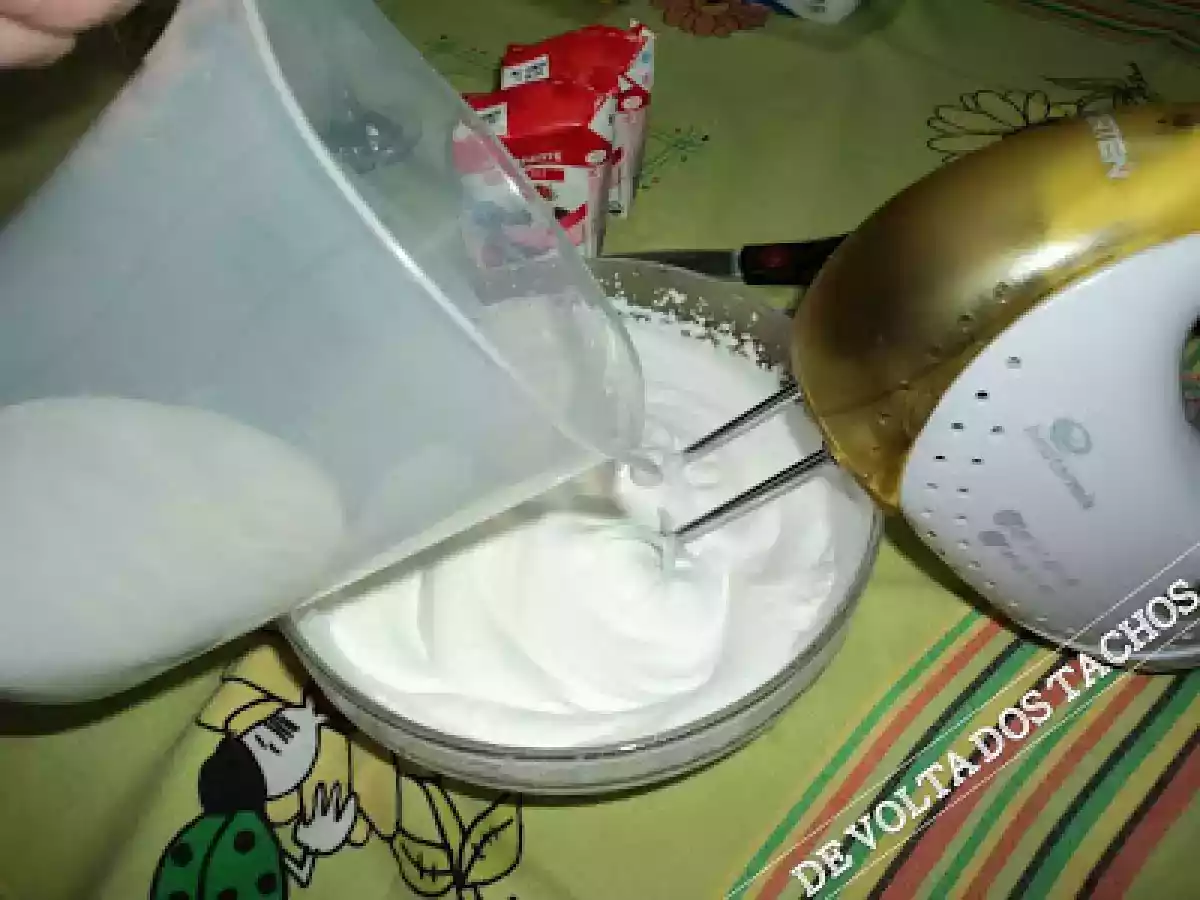 TAÇAS CREMOSAS DE QUEIJO E FRUTOS SILVESTRES - foto 3