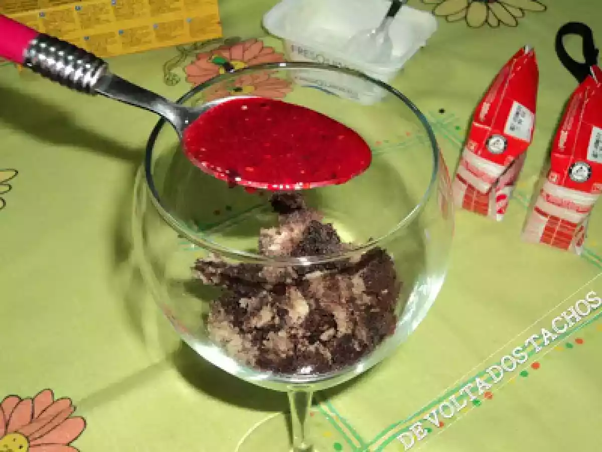 TAÇAS CREMOSAS DE QUEIJO E FRUTOS SILVESTRES - foto 6