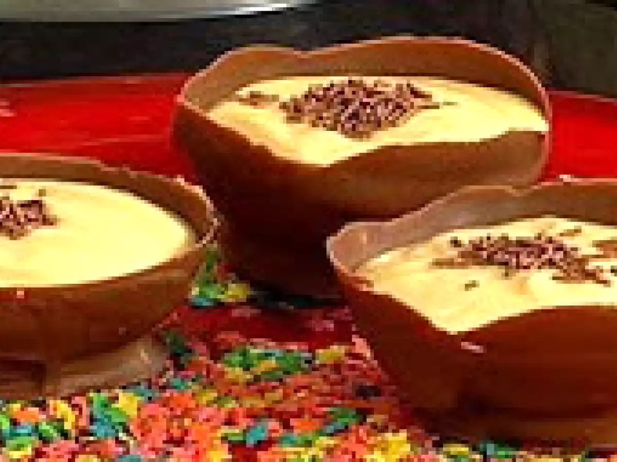Tacinhas de Chocolate com Mousse de Maracujá (lacto)