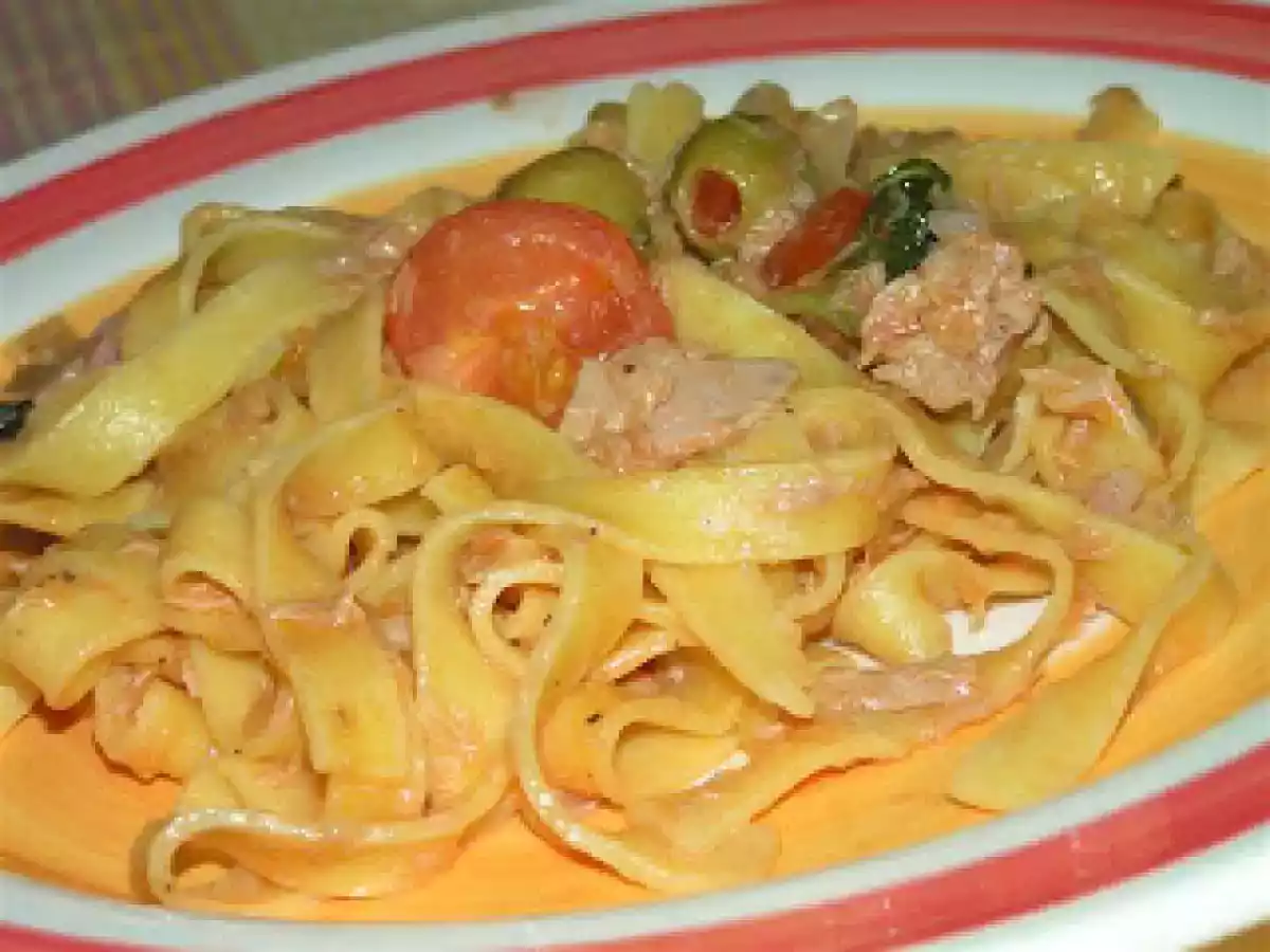 Taggliatele de atum no Wok