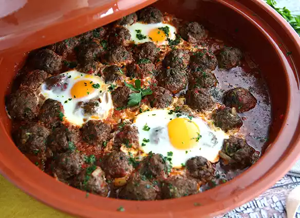 Tagine (tajine) de kafta (almôndegas de carne bem temperadas)