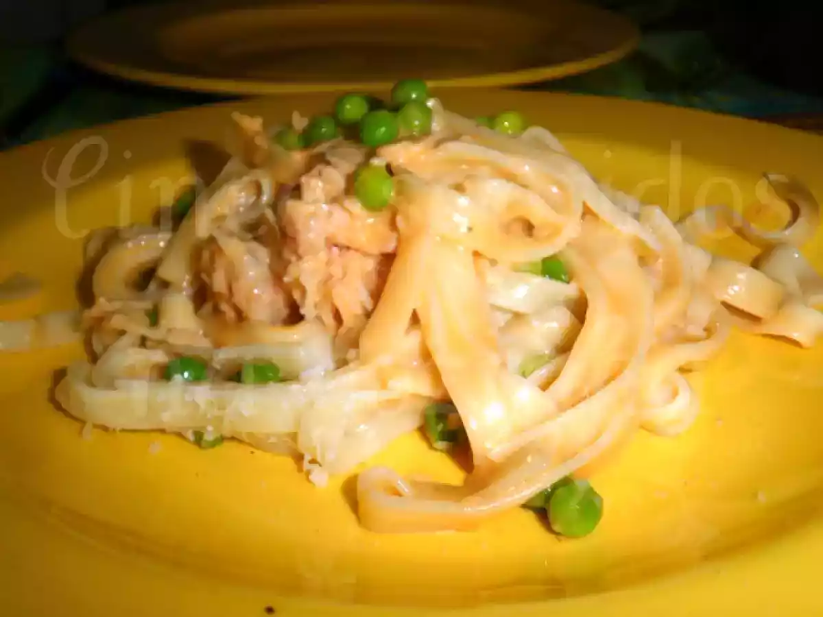 Tagliatelle com ervilhas, fiambre e camarão em molho cremoso de queijo parmesão - foto 3