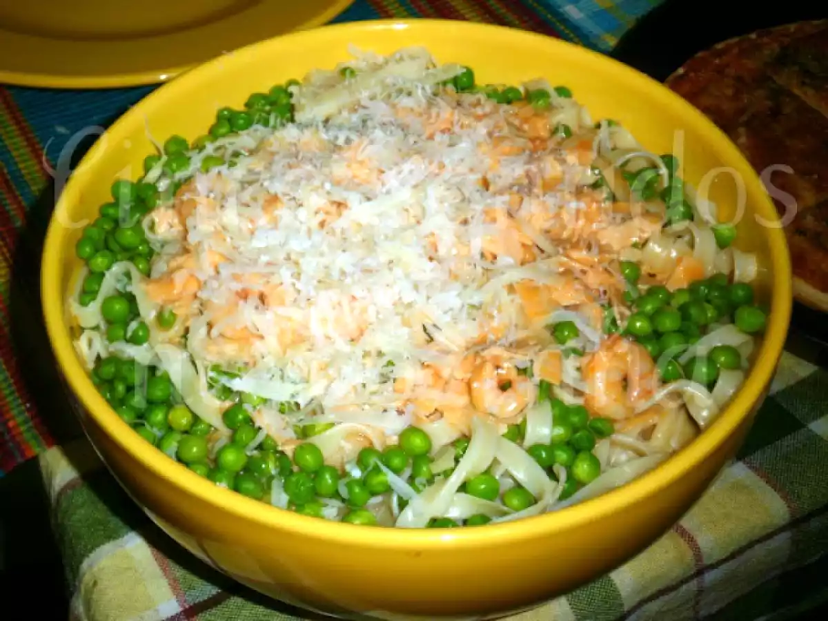 Tagliatelle com ervilhas, fiambre e camarão em molho cremoso de queijo parmesão - foto 5