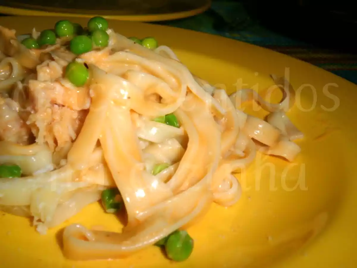 Tagliatelle com ervilhas, fiambre e camarão em molho cremoso de queijo parmesão - foto 6