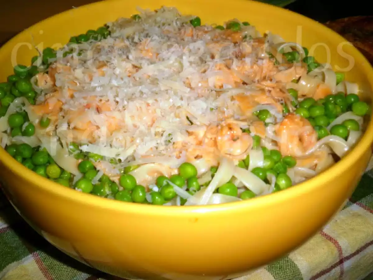 Tagliatelle com ervilhas, fiambre e camarão em molho cremoso de queijo parmesão - foto 7