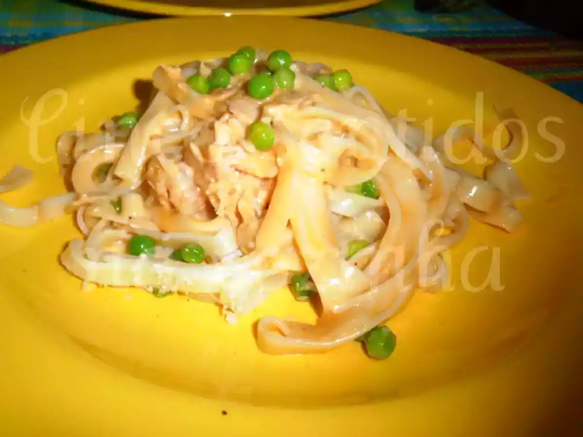 Tagliatelle com ervilhas, fiambre e camarão em molho cremoso de queijo parmesão - foto 8