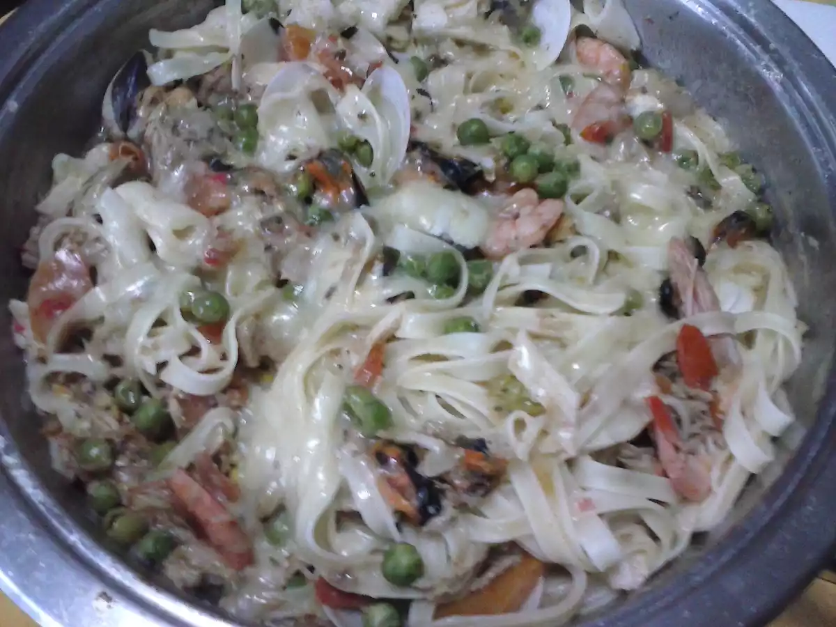 Tagliatelle com marisco