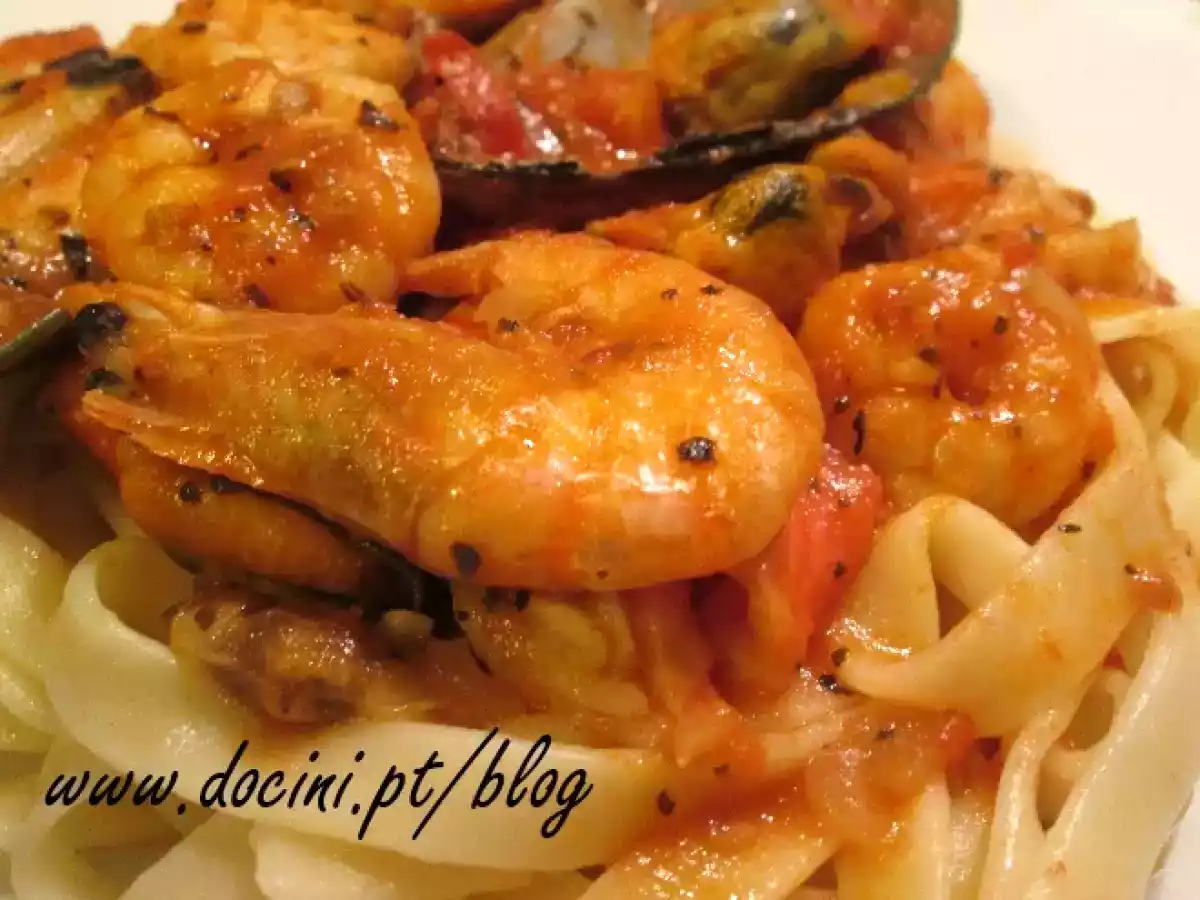 Tagliatelle com Tomatada de Marisco