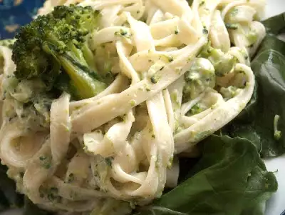 Tagliatelle de brócolos e roquefort
