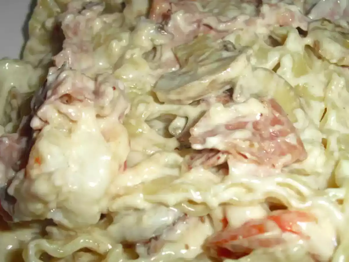 Talharim com cogumelos, camarão e molho branco cremoso