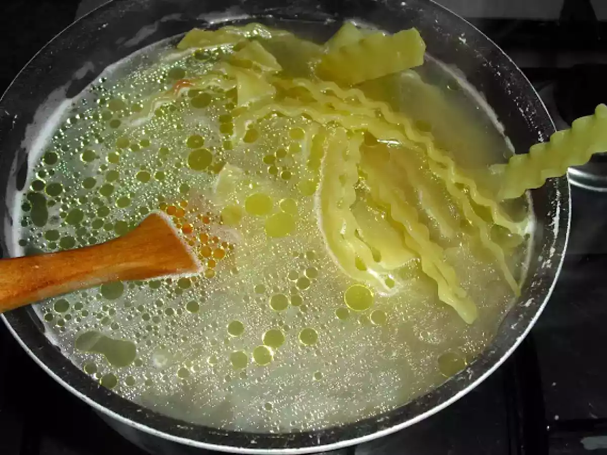 Talharim com cogumelos, camarão e molho branco cremoso - foto 3