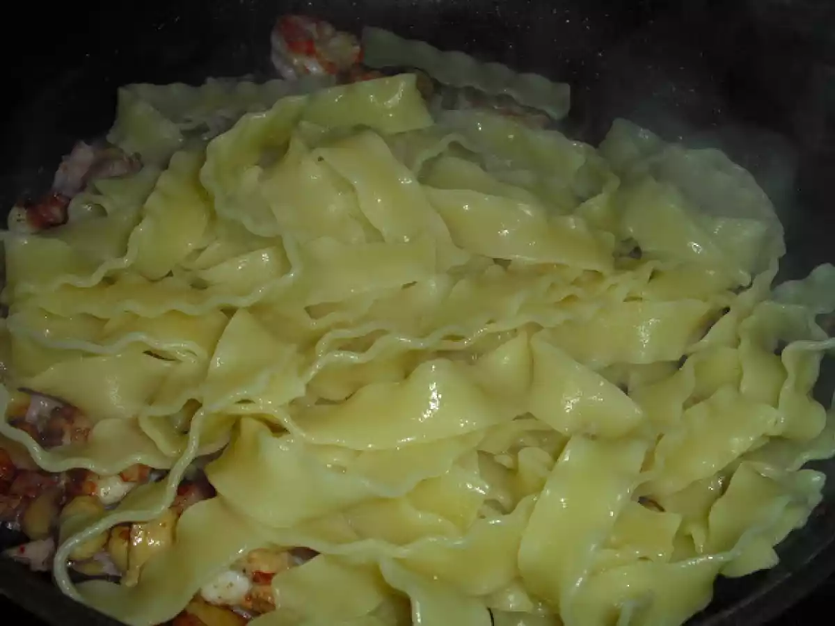 Talharim com cogumelos, camarão e molho branco cremoso - foto 8