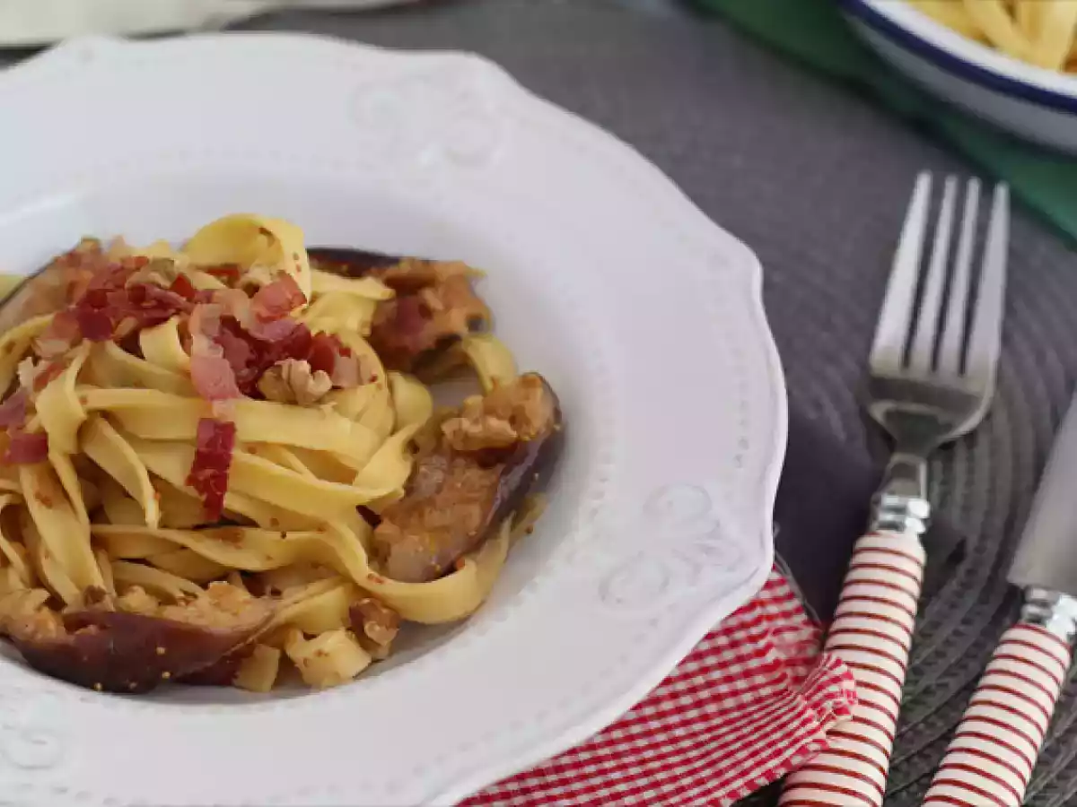 Talharim com figo e pancetta