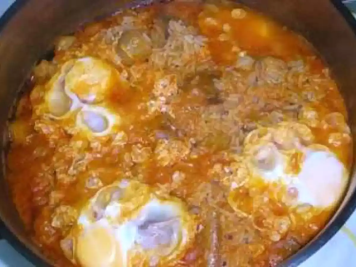 Tamboril com arroz e ovo escalfado