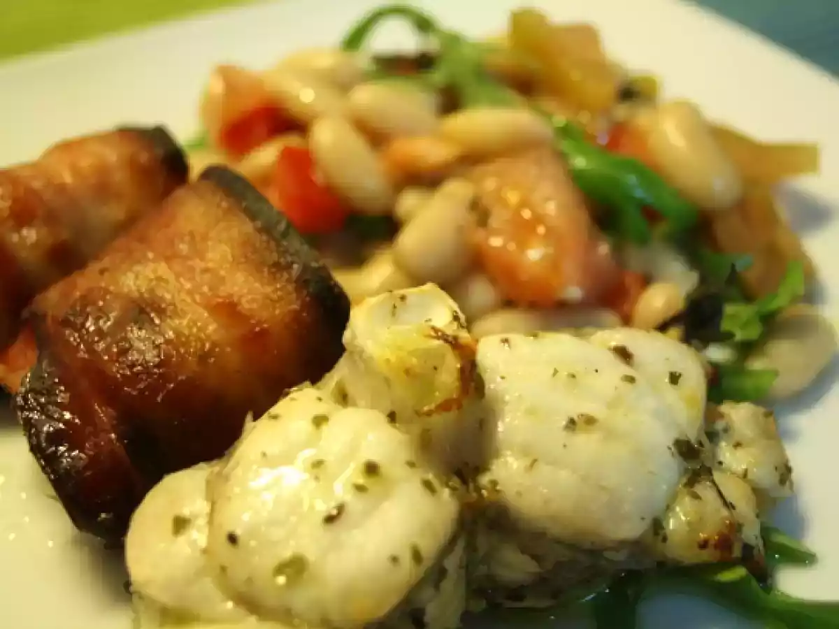 Tamboril marinado e uma salada de feijão branco
