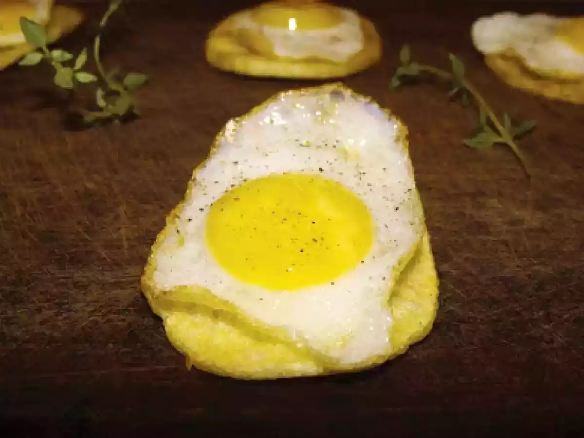 Tapas: Batata chips com Ovo de codorna