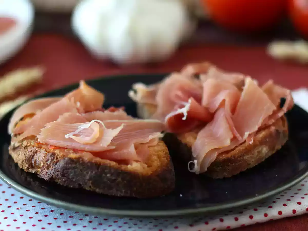 Tapas de tomate e presunto cru (serrano) - foto 3