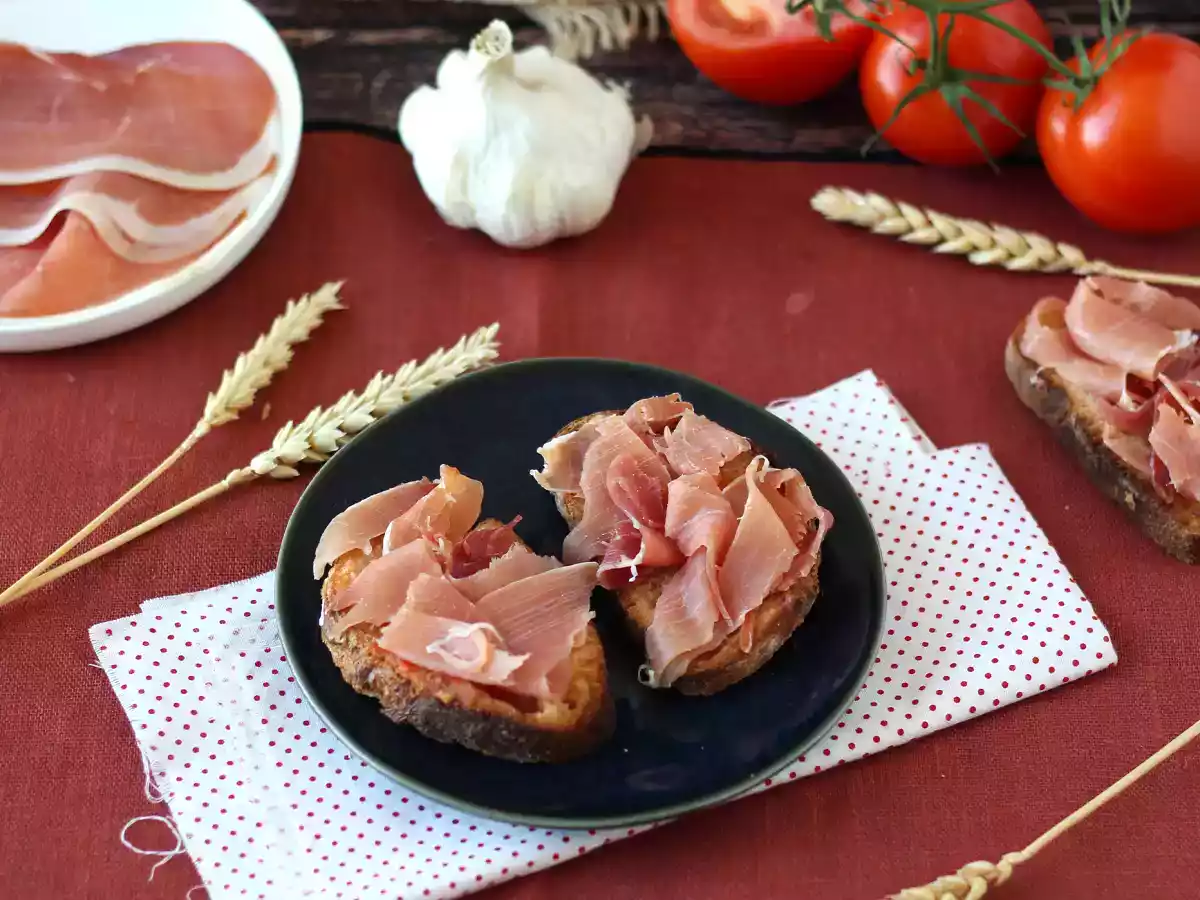 Tapas de tomate e presunto cru (serrano) - foto 4