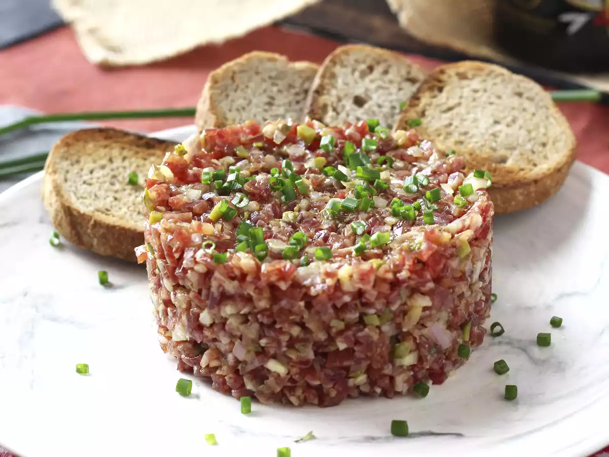 Tartare de fuet: releitura ibérica do tradicional steak tartar