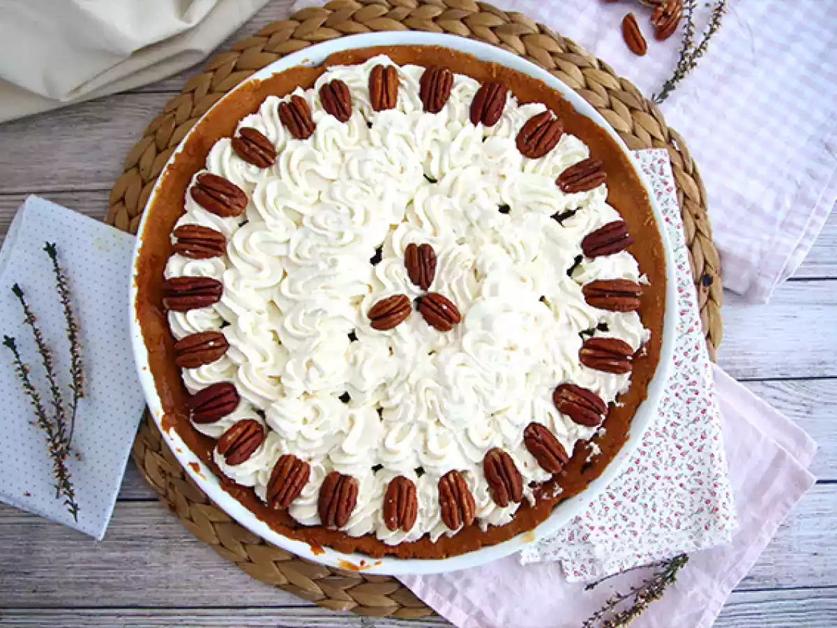 Tarte de caramelo salgado, creme baunilha e nozes pecan