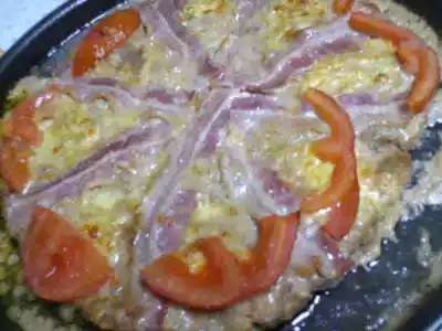 Tarte de carne picada, tomate e queijo