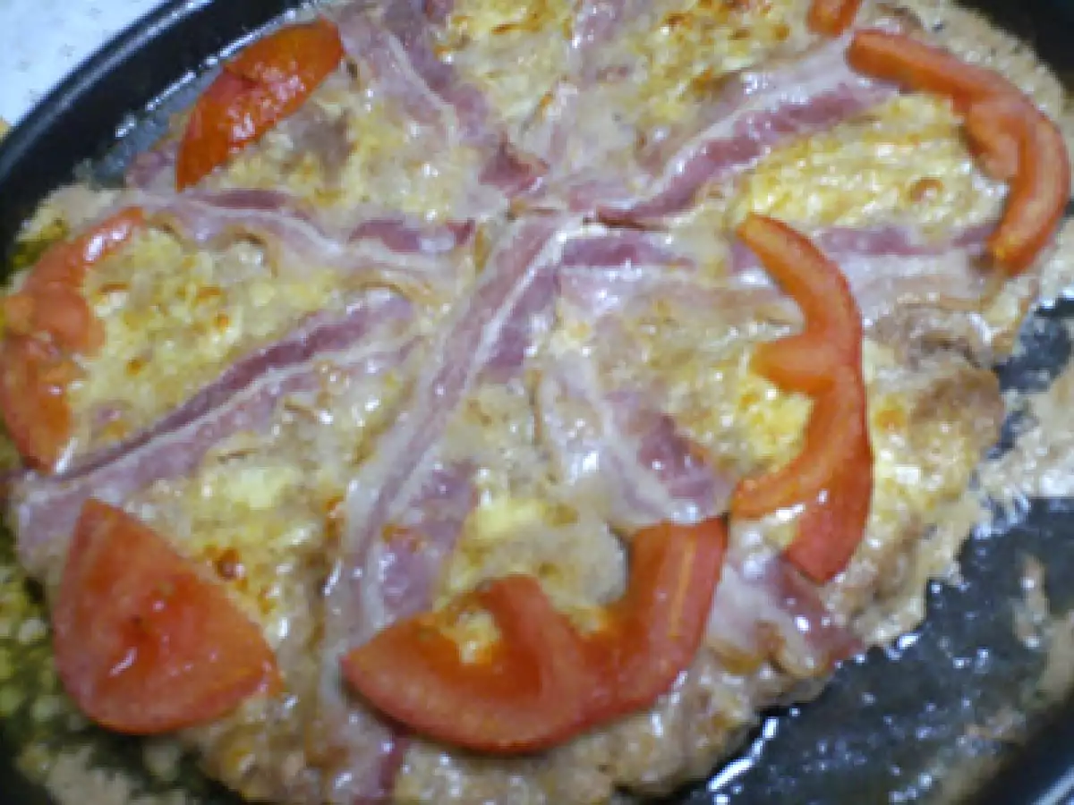 Tarte de carne picada, tomate e queijo