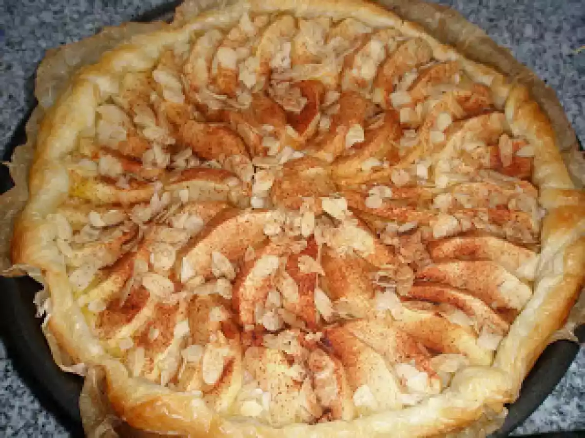 Tarte de Maça com Bage Cremim e Amêndoa Laminada