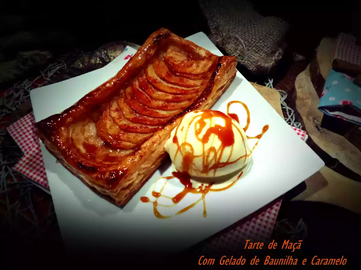 Tarte de Maçã Com Gelado de Baunilha e Caramelo