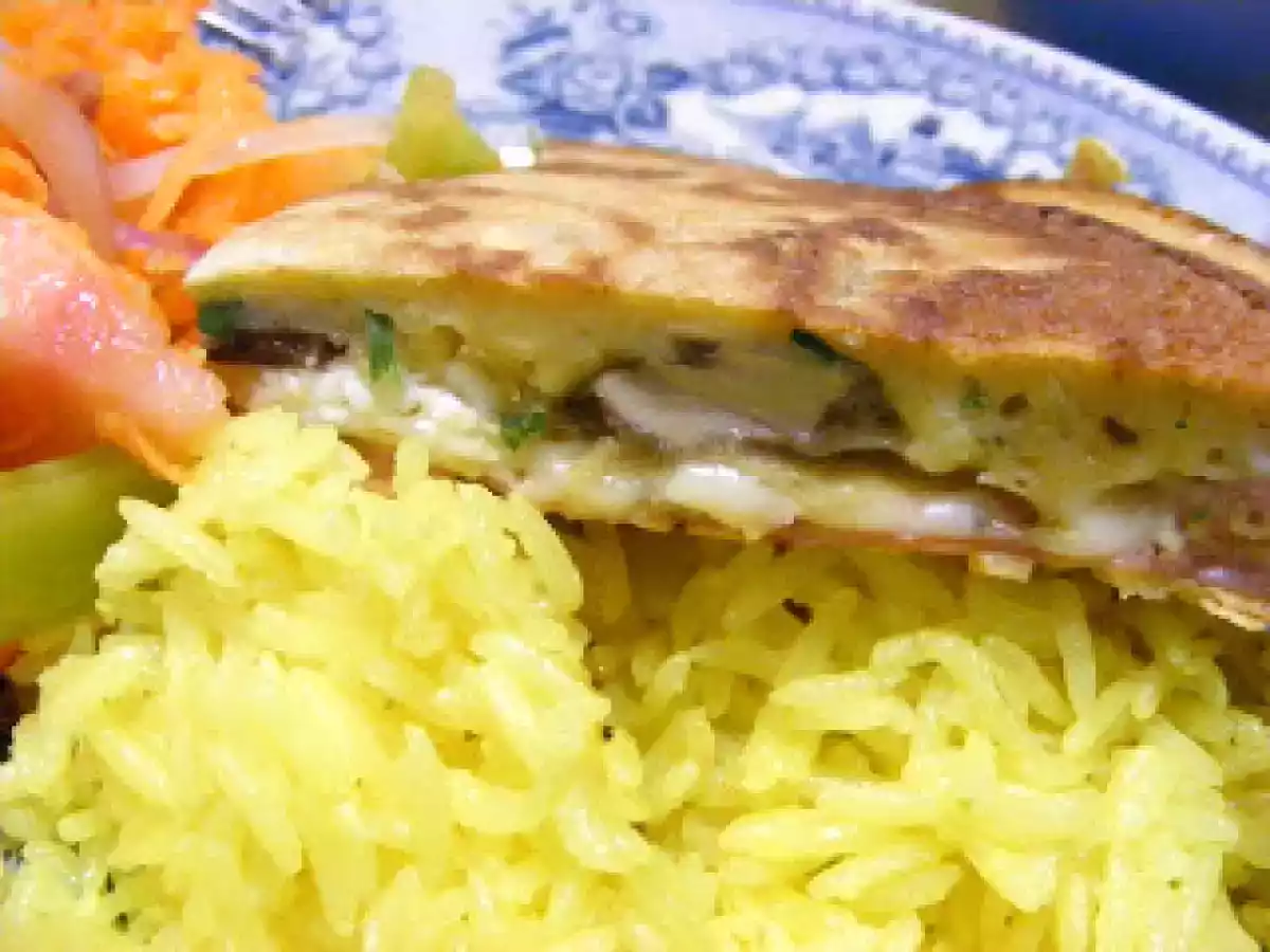 Tarte de requeijão, queijo flamengo, fiambre e cogumelos