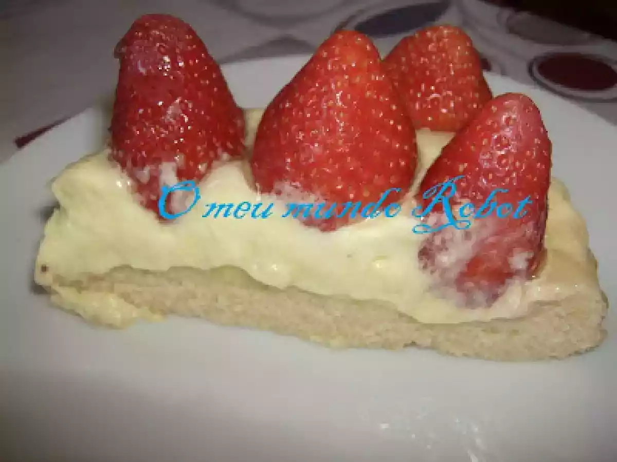Tarte invertida de morangos e natas aromatizadas