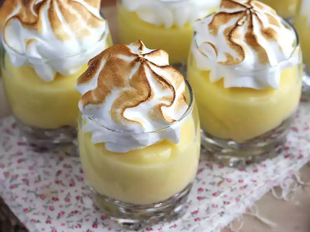 Tarte limão e merengue em copinhos
