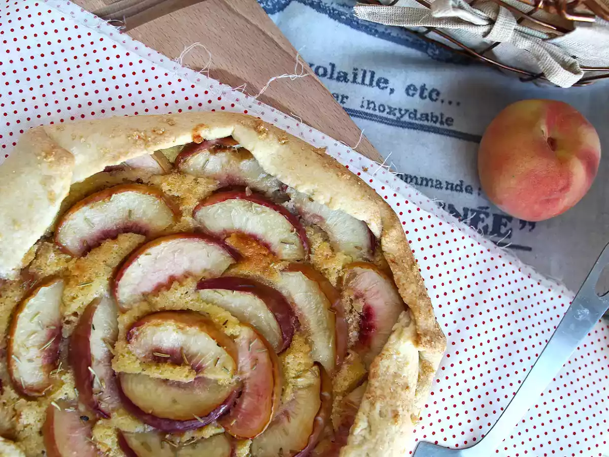 Tarte rústica de pêssego e alecrim - foto 2