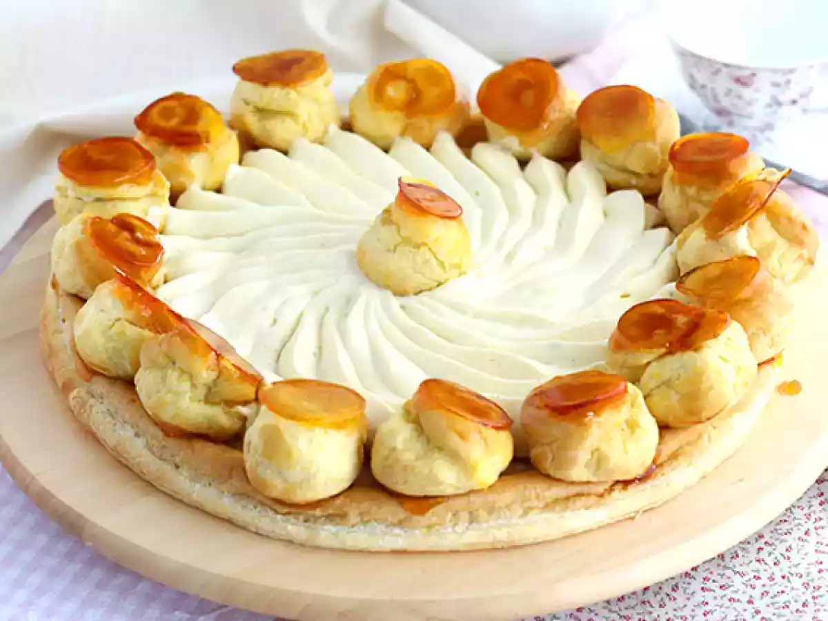 Tarte Saint Honoré / Tarte Santo Honório (tarte francesa com massa folhada e choux recheados)