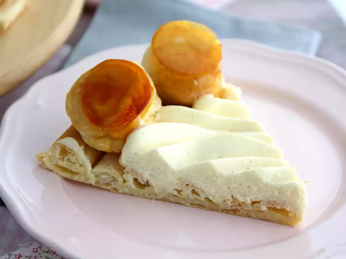 Tarte Saint Honoré / Tarte Santo Honório (tarte francesa com massa folhada e choux recheados) - foto 5