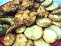 Tempura de camarão e legumes