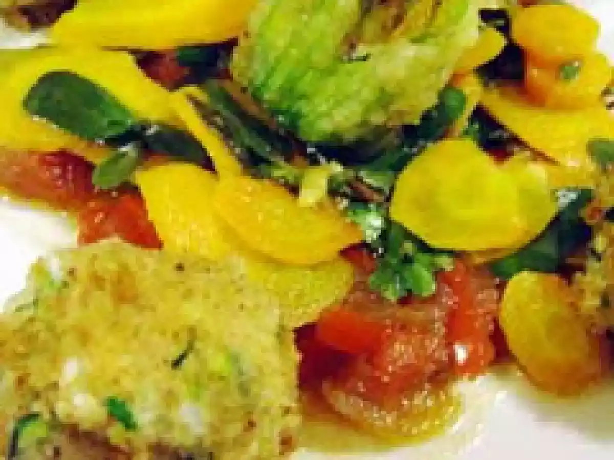 Tempura de flor de courgette recheada, compota de tomate, bolinhos de requeijão, cenoura