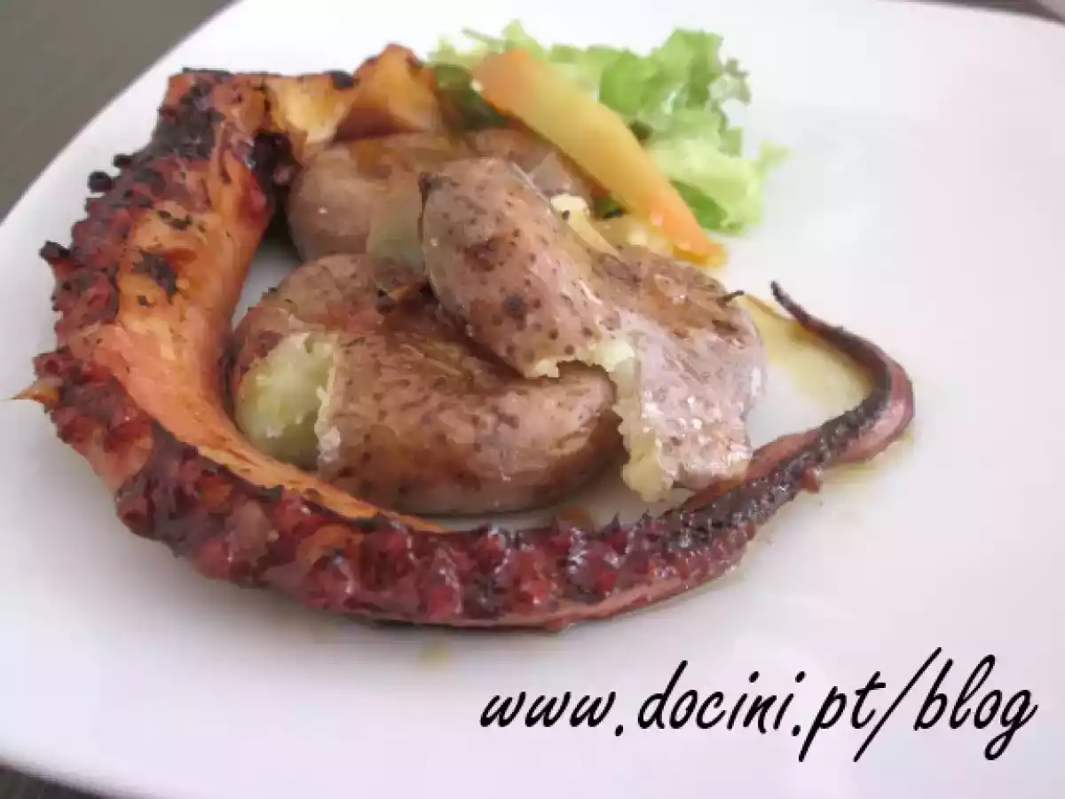 Tentáculos de Pota à Lagareiro com Batatas Assadas a Murro